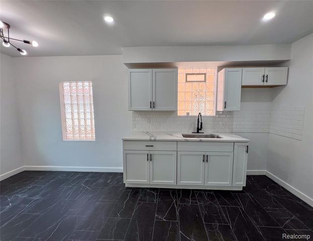 18603 Roselawn Street, Detroit, MI 48221