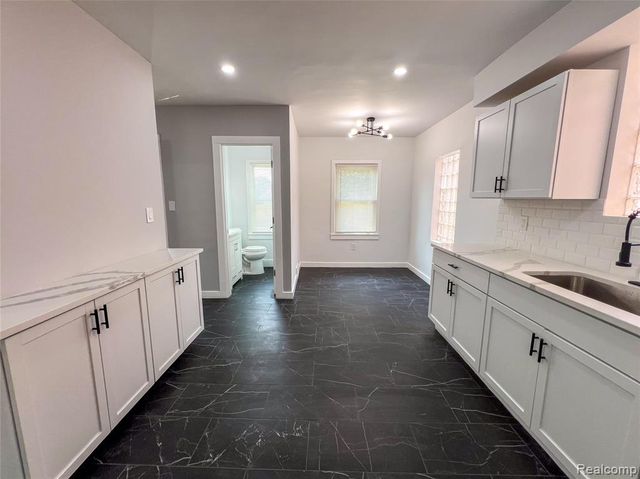 18603 Roselawn Street, Detroit, MI 48221