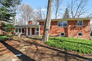 22724 King Richard Court, Beverly Hills Village, MI 48025