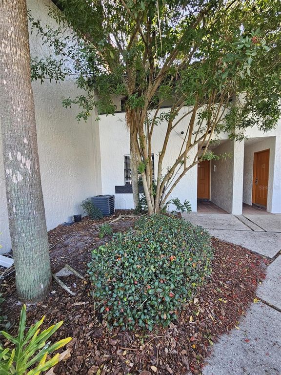 Image 13 of property listing at 10232 TURKEY LAKE ROAD 180, Orlando, FL 32819