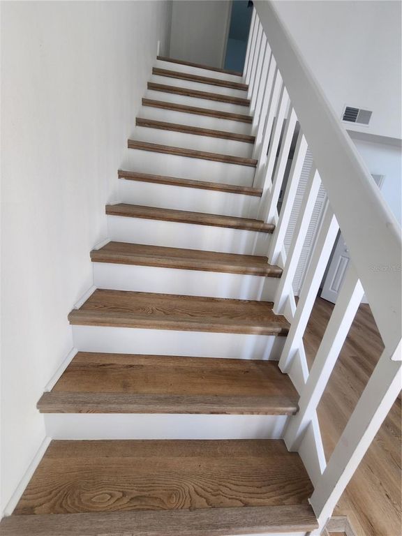 Image 6 of property listing at 10232 TURKEY LAKE ROAD 180, Orlando, FL 32819