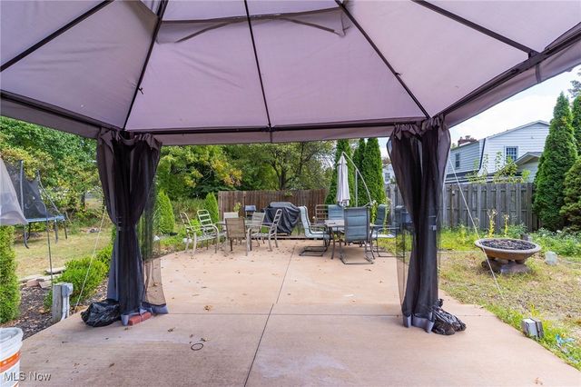 3995 Longhill Drive SE, Warren, OH 44484