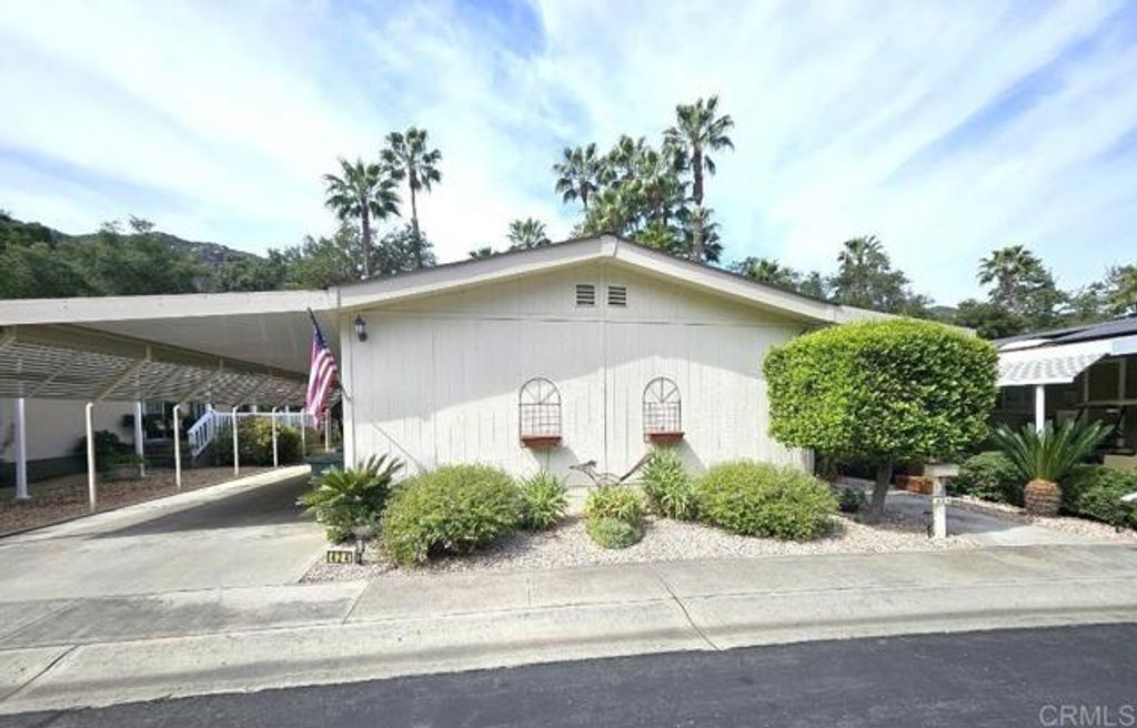 8975 Lawrence Welk Drive 424, Escondido, CA 92026