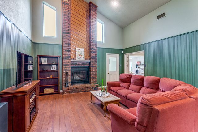 9714 Windsor Circle, Fort Worth, TX 76140