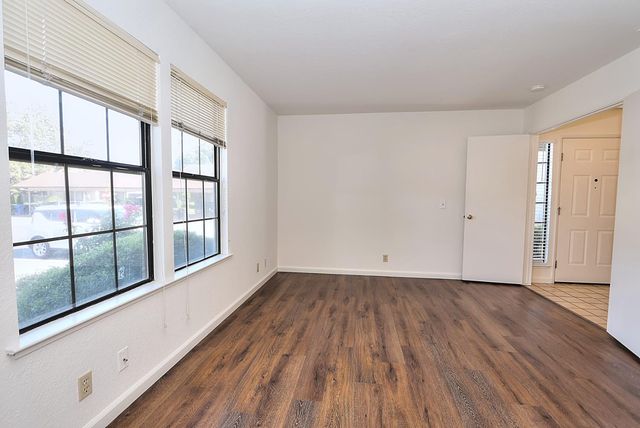 9668 Gage St, Elk Grove, CA 95624