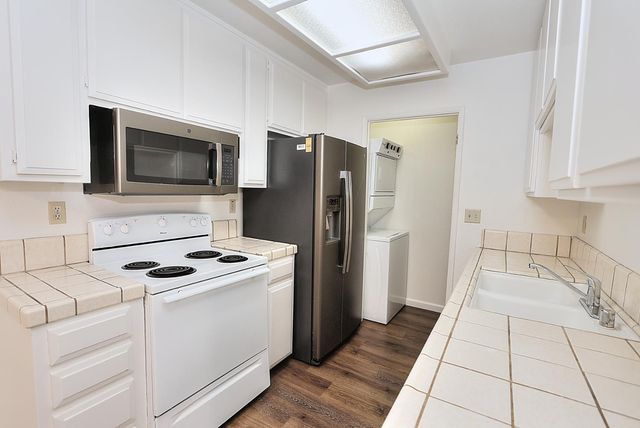 9668 Gage St, Elk Grove, CA 95624