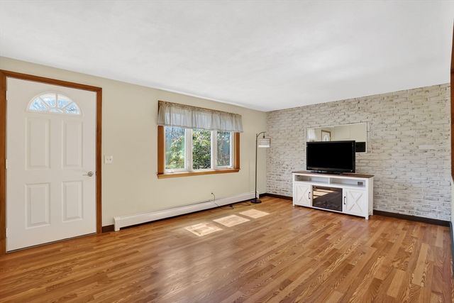 70 Quentin Rd, Springfield, MA 01129