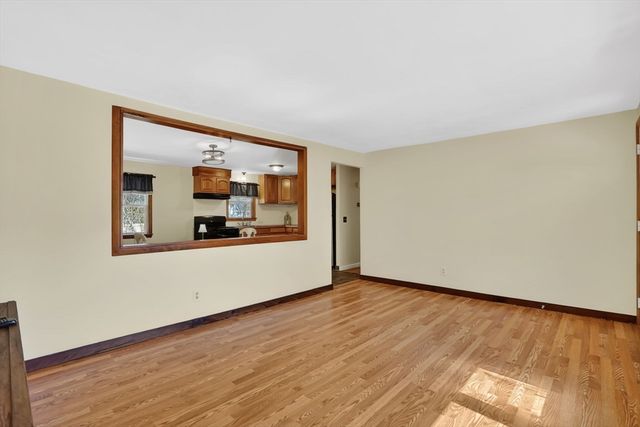 70 Quentin Rd, Springfield, MA 01129