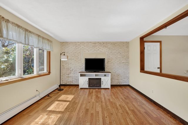 70 Quentin Rd, Springfield, MA 01129