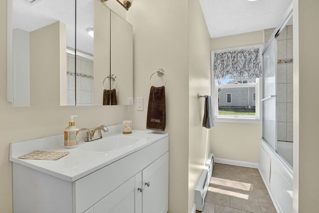 70 Quentin Rd, Springfield, MA 01129