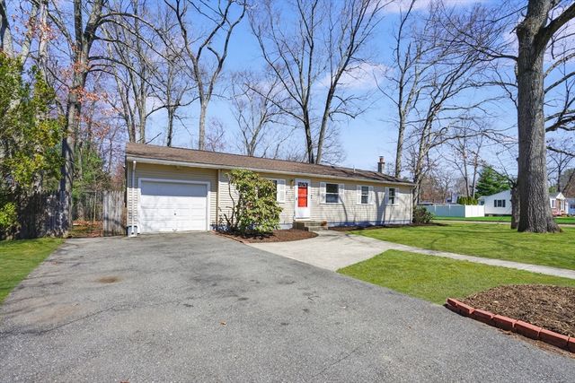 70 Quentin Rd, Springfield, MA 01129