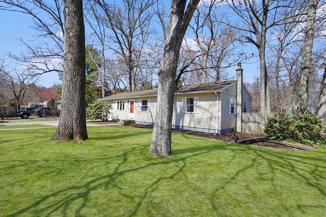 70 Quentin Rd, Springfield, MA 01129