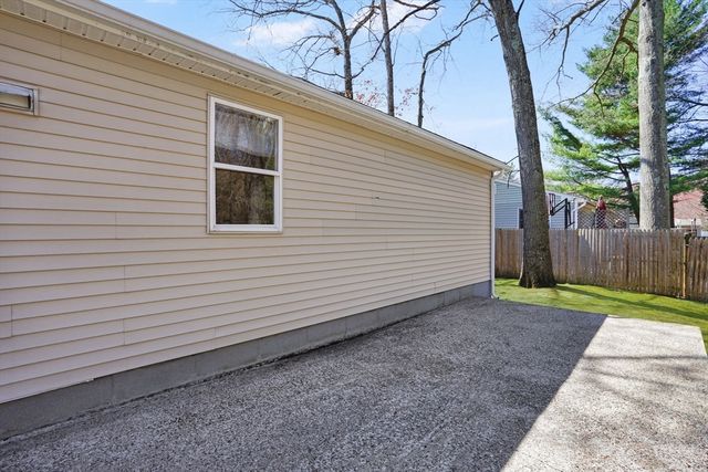 70 Quentin Rd, Springfield, MA 01129
