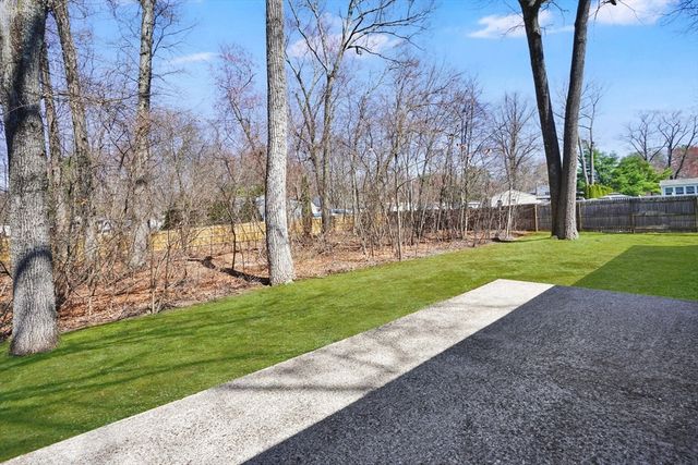70 Quentin Rd, Springfield, MA 01129