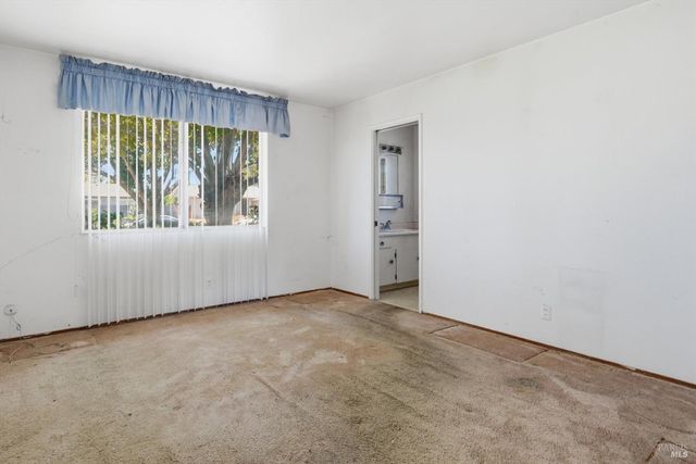 2420 Oceanic Dr, Fairfield, CA 94533