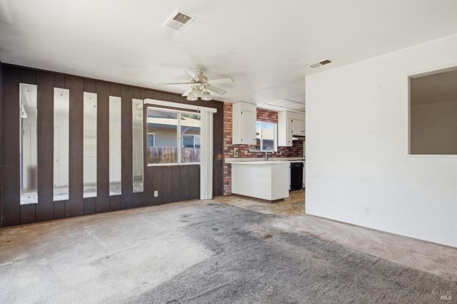 2420 Oceanic Dr, Fairfield, CA 94533