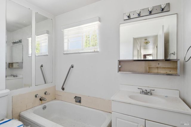 2420 Oceanic Dr, Fairfield, CA 94533