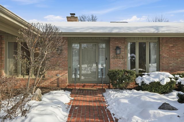 10023 Redbud Road, Munster, IN 46321