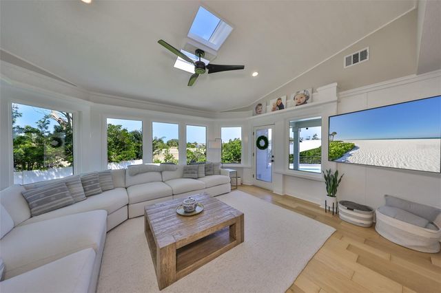 945 BUNKER VIEW DRIVE, Apollo Beach, FL 33572