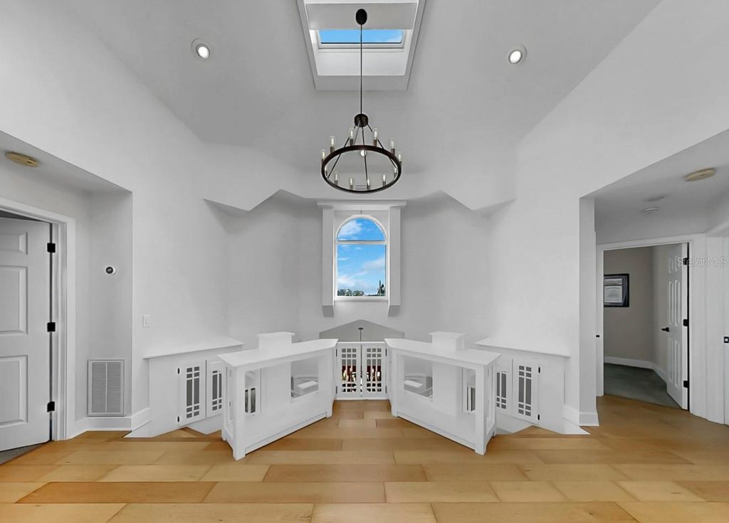 Image 13 of property listing at 945 BUNKER VIEW DRIVE, Apollo Beach, FL 33572