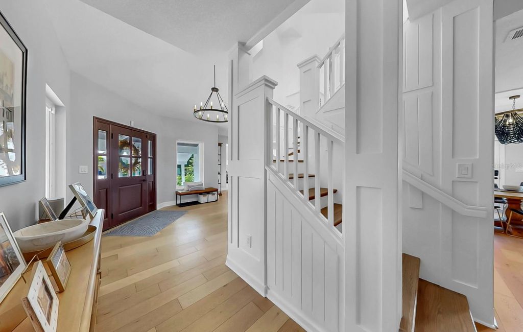 Image 16 of property listing at 945 BUNKER VIEW DRIVE, Apollo Beach, FL 33572