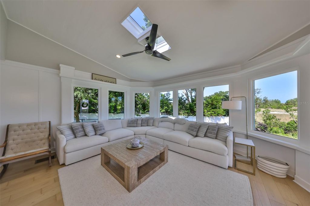 Image 22 of property listing at 945 BUNKER VIEW DRIVE, Apollo Beach, FL 33572