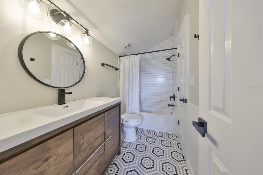 Image 60 of property listing at 945 BUNKER VIEW DRIVE, Apollo Beach, FL 33572