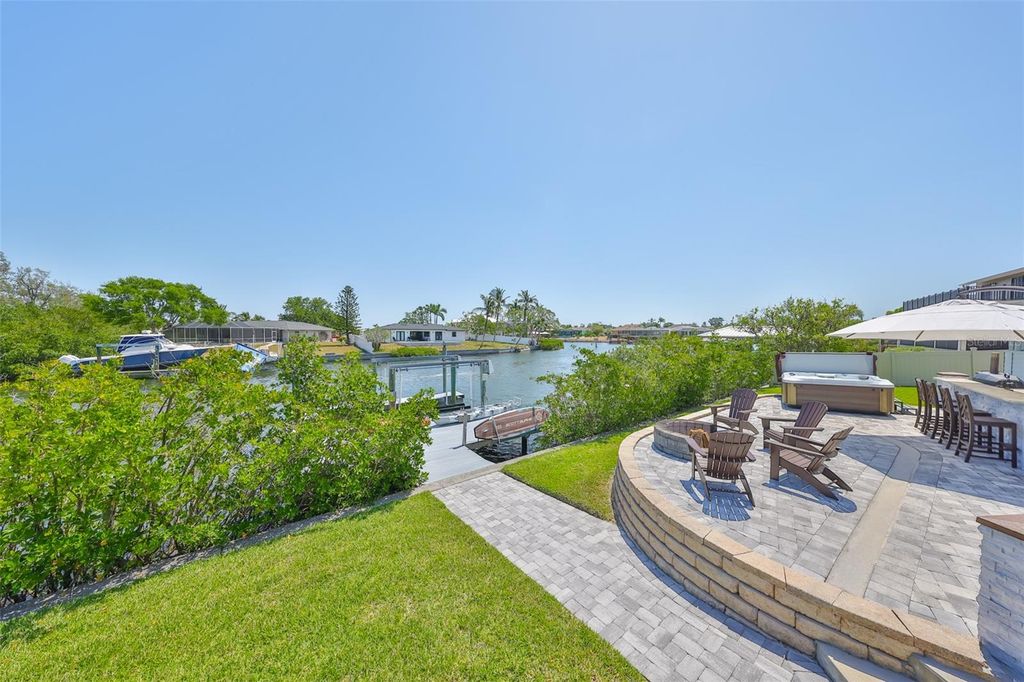 Image 74 of property listing at 945 BUNKER VIEW DRIVE, Apollo Beach, FL 33572