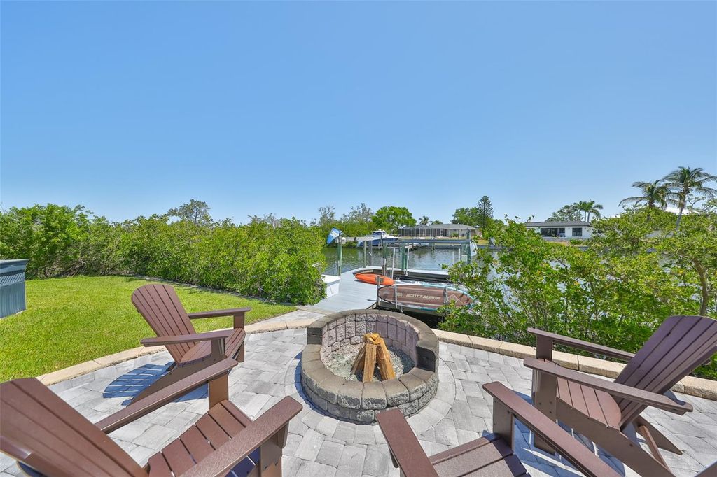 Image 75 of property listing at 945 BUNKER VIEW DRIVE, Apollo Beach, FL 33572