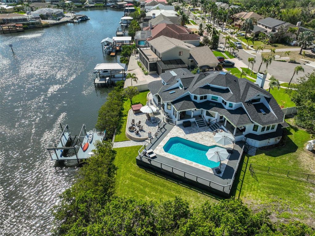 Image 9 of property listing at 945 BUNKER VIEW DRIVE, Apollo Beach, FL 33572