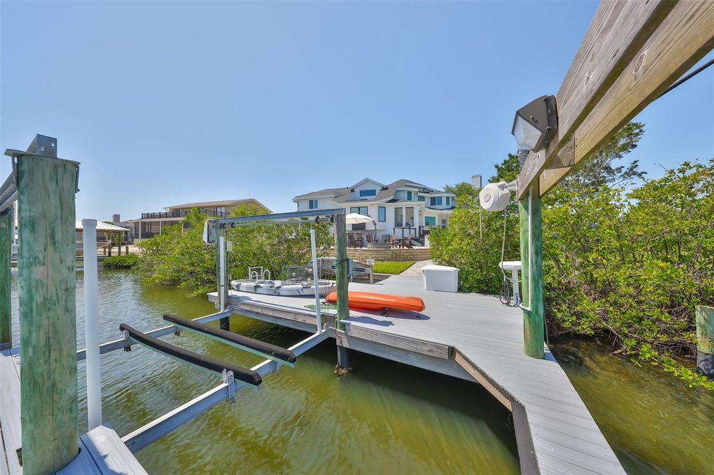 Image 81 of property listing at 945 BUNKER VIEW DRIVE, Apollo Beach, FL 33572
