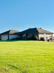 4742 SW 69th St, Auburn, KS 66402
