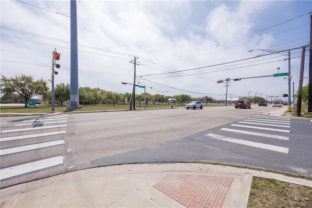 2250 Waldron, Corpus Christi, TX 78418 — photo 2