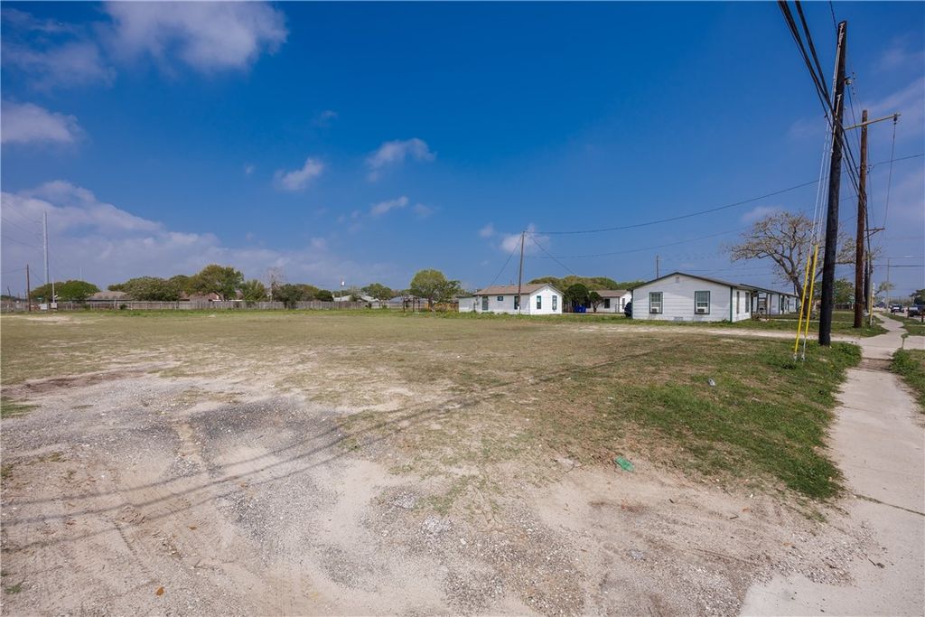 2250 Waldron, Corpus Christi, TX 78418 — photo 4