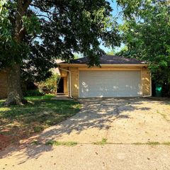 6928 Woodlake Drive, Oklahoma City, OK 73132