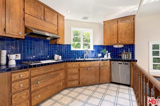 11637 Charnock Road, Los Angeles, CA 90066