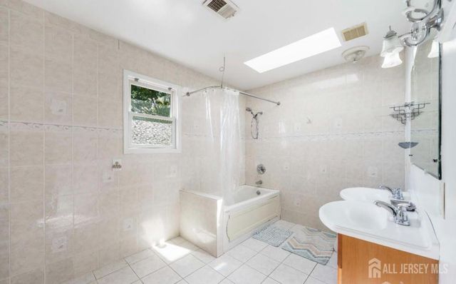 117 old post Road, Edison, NJ 08810