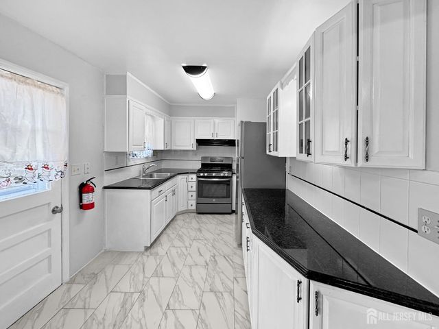 117 old post Road, Edison, NJ 08810