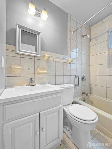 117 old post Road, Edison, NJ 08810