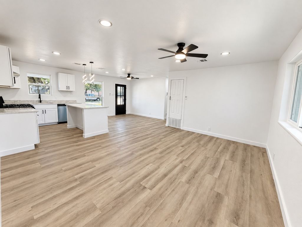 708 SW Southridge Drive, Burleson, TX 76028 — photo 3
