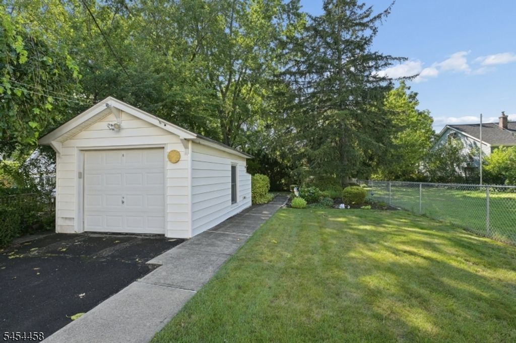 11 Concord Ave, Maplewood Twp., NJ 07040 — photo 3