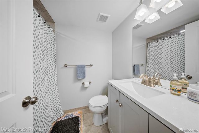 322 Riviera Drive 75, Saint Clair Shores, MI 48080