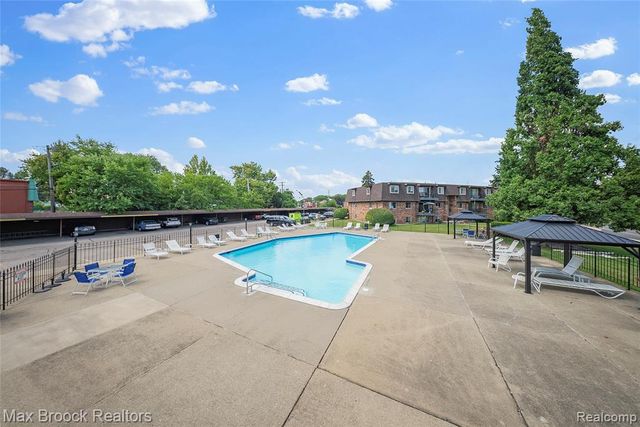 322 Riviera Drive 75, Saint Clair Shores, MI 48080