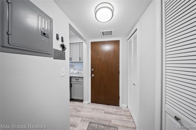 322 Riviera Drive 75, Saint Clair Shores, MI 48080