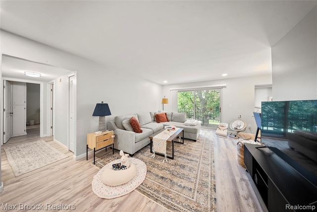 322 Riviera Drive 75, Saint Clair Shores, MI 48080