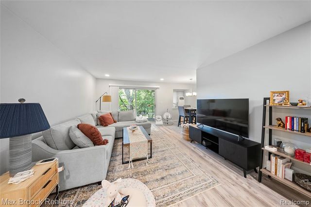 322 Riviera Drive 75, Saint Clair Shores, MI 48080