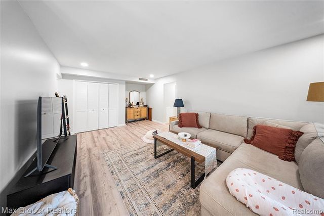 322 Riviera Drive 75, Saint Clair Shores, MI 48080