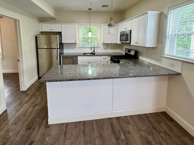 10 Elliott Pl 3R, Peabody, MA 01960