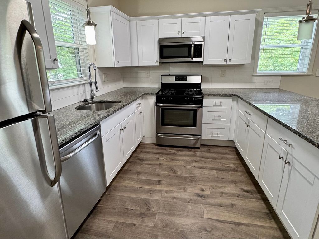 10 Elliott Pl 3R, Peabody, MA 01960