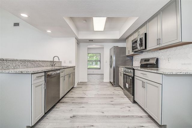 9404 W HAMILTON AVENUE, Tampa, FL 33615